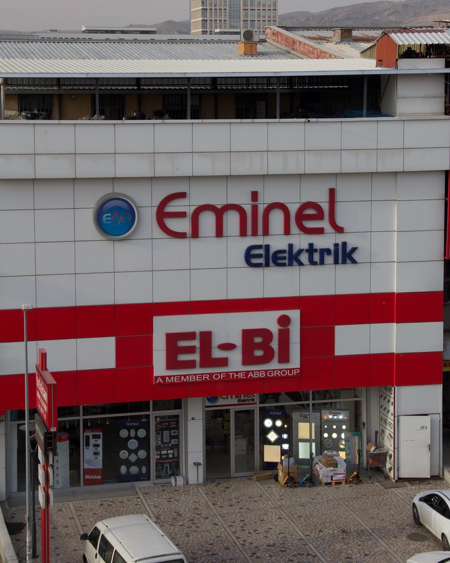 Eminel Elektrik, Aydınlatma, Anahtar-Priz, Kablo Bağlantı Ekipmanları ve Aksesuarları, Şalt Ürünleri, Enerji Kabloları, Zayıf Akım Kabloları, Panolar, Plastik Panolar Ve Kutular, Sanayi Tipi Fiş-Priz Grubu